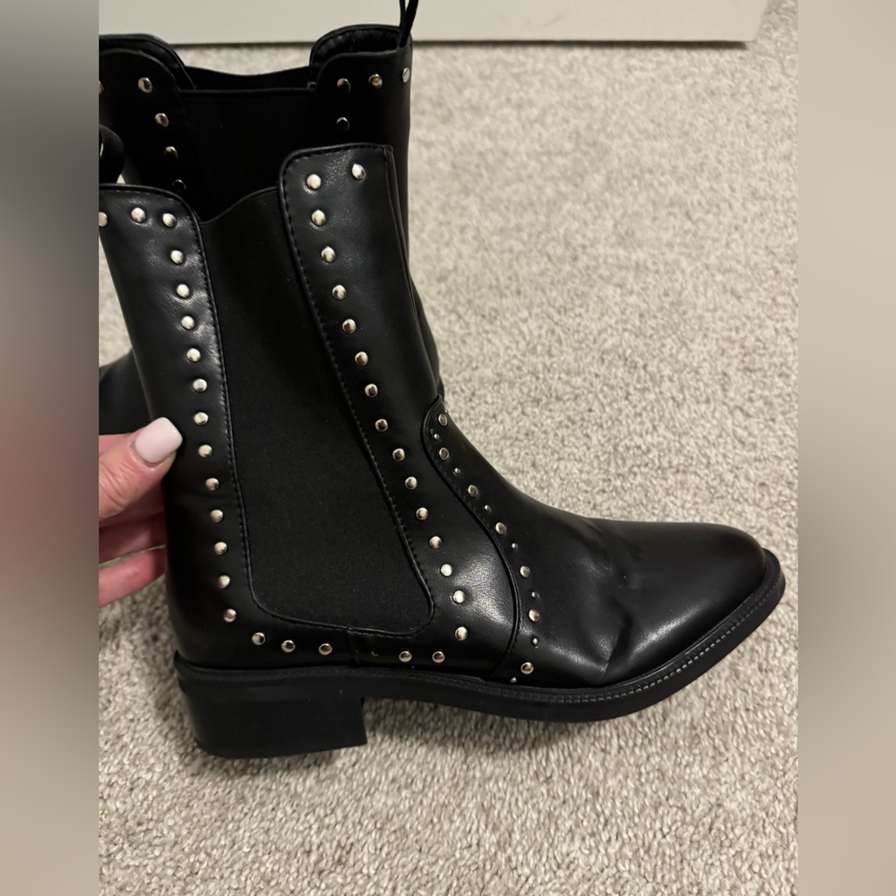 Azalea Jones Chelsea Boot - Picture 3 of 5